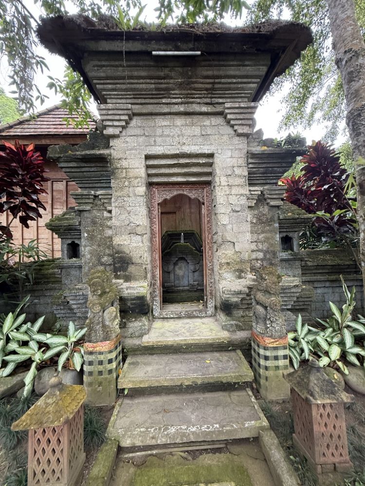Houses in Bali our traditionally behind walls with ornate, beautiful doors, and beautiful gardens inside.?