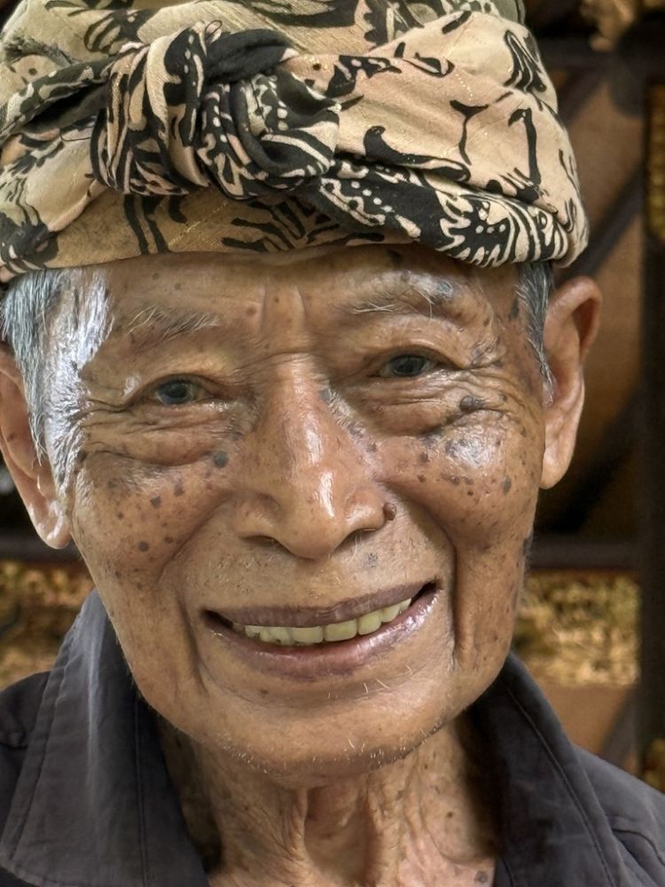 I was so intrigued by the face of this stone Carver and one of the museums.