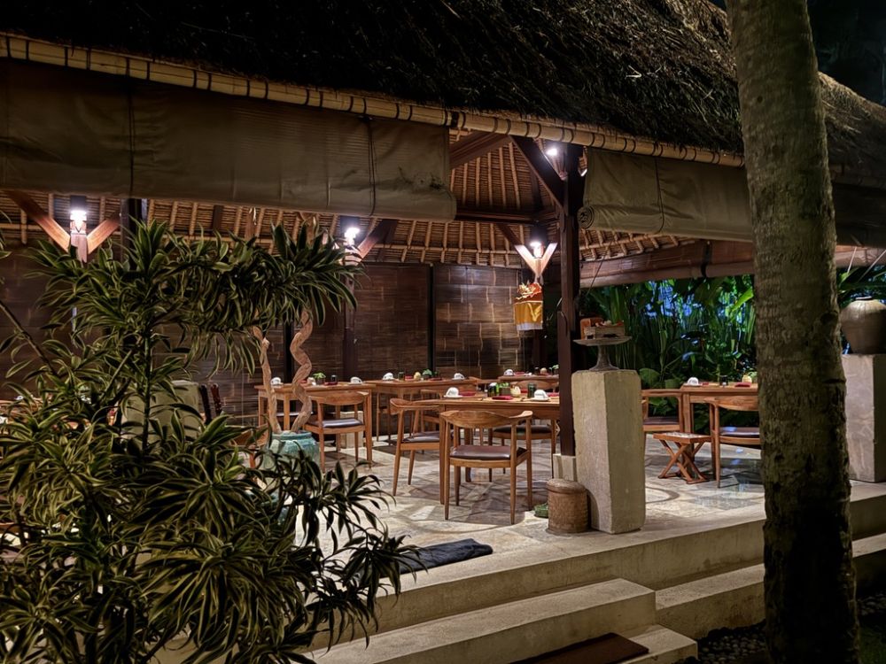 This is the restaurant at the Kolmaneka lodge where we stayed – a lovely setting to eat