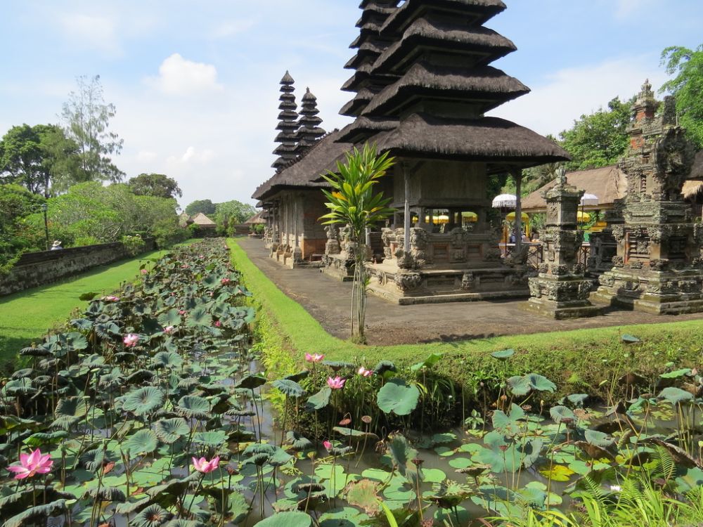 The president's palace was beautiful and ornately, decorated with gardens and buildings