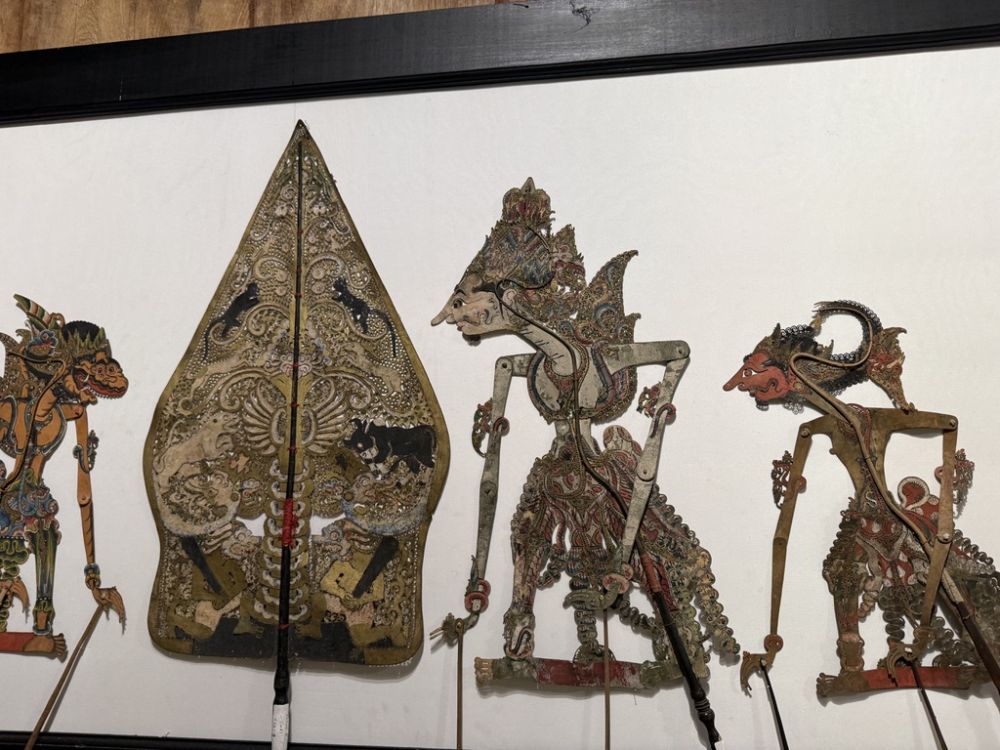 These beautiful, artistic puppets were made out of leather and horn