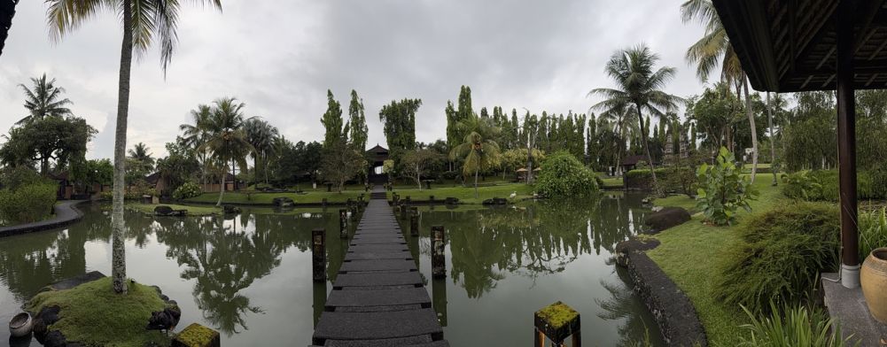 The grounds of this lodge and restaurant were just magnificent.
