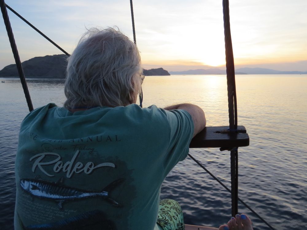 As we set sail into the sunset, we were looking forward to seeing what was underwater here!